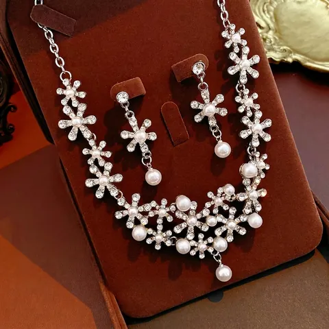 Collar Y Pendientes Joyas De Flores Aleación Diamantes De Imitación Perla Artificial De Imitación Exquisito Lujo Estilo De Corte