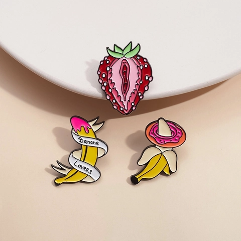 Spilla In Smalto Frutta Divertente Pin Lega Fragola Banana Amanti Badge Cartone Animato Per Vestiti Borse Accessorio Regalo Novità