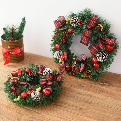 Corona De Navidad Artificial Con Agujas De Pino Piñas Bolas De Algodón Lazos De Cuadros Para Puerta De Entrada Pared Decoración Rústica