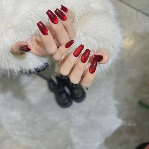 Dunkelrote Katzenauge Künstliche Fingernägel Magnetisch Lange Sarg Trapezförmig Abnehmbar Falsche Nägel Elegante Maniküre Damen