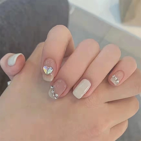 Press On Nails Short Square Pink Nude Gradient Artificial Fake Nails With Heart Rhinestones 3D Glossy Elegant Sweet Daily Wear