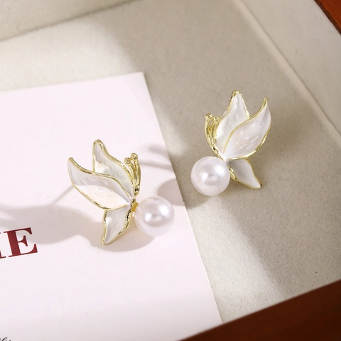 Orecchini Pendenti Farfalla Perla Francese Vintage Per Donna Gioielli in Lega di Zinco con Perla Artificiale e Perno in Argento