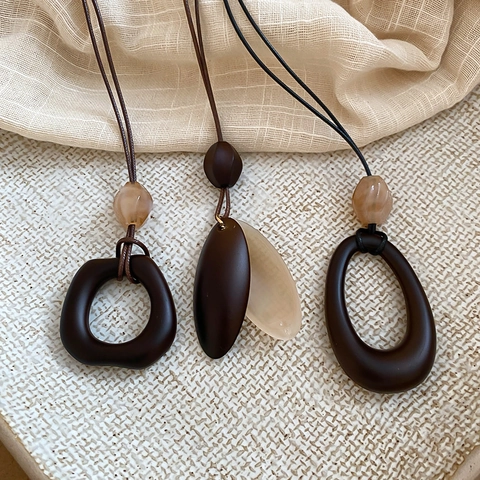 Collier Pendentif Géométrique Résine Style Bois Rétro Ethnique Longue Chaîne De Pull Pour Femmes