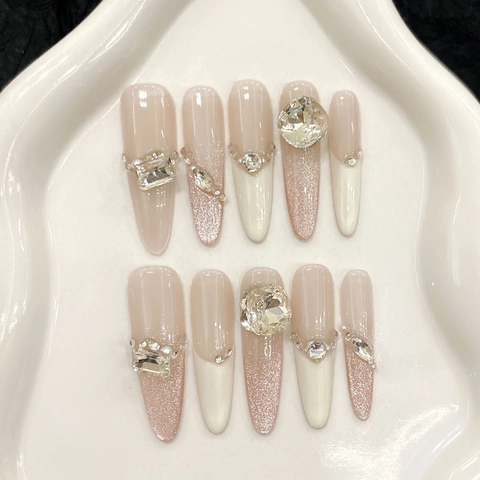 Handgemaakte Press On Nagels Stiletto Kattenoog Strass Glitter Gradiënt Frans Nude Lange Valse Nagels Luxe