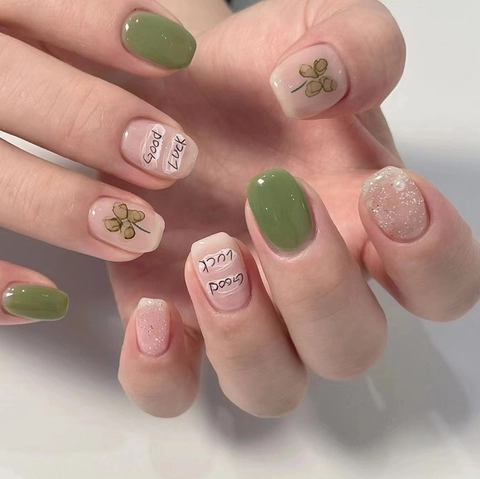 Press On Nails Short Square ABS Plastic Fresh Green Nude Clover Good Luck Pattern Sweet Minimalist Style For Women