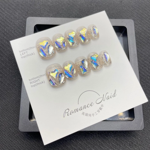 Faux Ongles Faits à la Main Aurora Cœur Strass Iridescent Clair Nude Paillettes Argentées Faux Ongles de Luxe Femme
