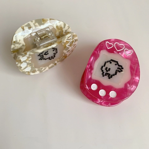 Retro Y2K Acetate Hair Claw Clip Unique Electronic Pet Design Heart Hollow Out Pixel Art Character Hair Clamp For Women