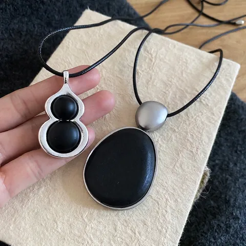Collier Pendentif Gourde Ovale Longue Chaîne De Pull Bijoux En Alliage De Résine Vintage Minimaliste Pour Femmes