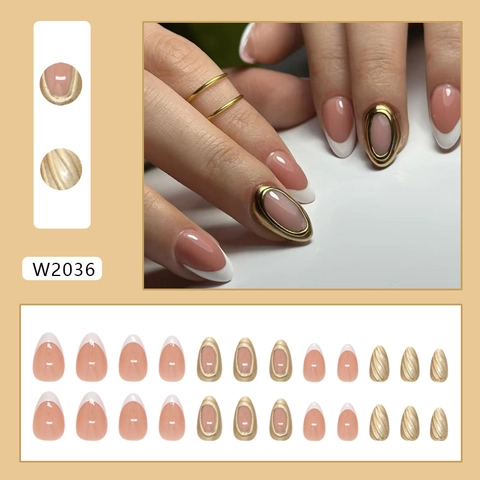 Press On Nagels French Witte Tips Nude Roze Amandelvorm Valse Nagels Met 3D Goud Metaal Decors Afneembare Elegante Manicure Voor Dames