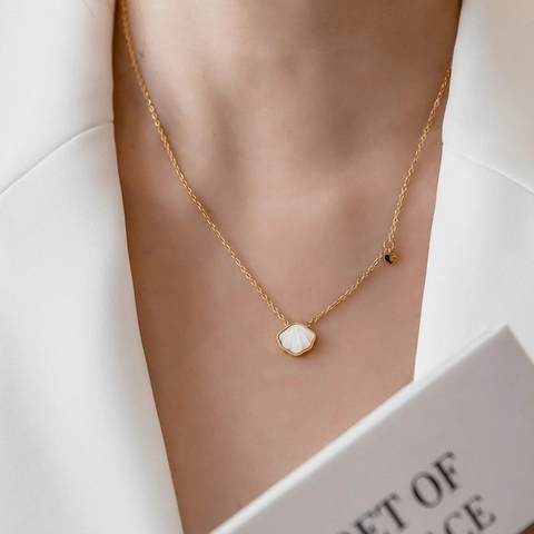 Vintage Sweet Ocean Style Shell Heart Pendant Necklace For Women Titanium Steel Gold Plated Mother Of Pearl Clavicle Chain Jewelry