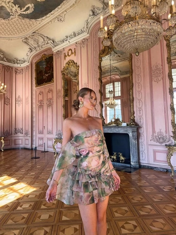 Strapless Chiffon Mini Jurk Met Rozen Bloemenprint En Gelaagde Ruches Off Shoulder Elegant Romantisch Voor Dames