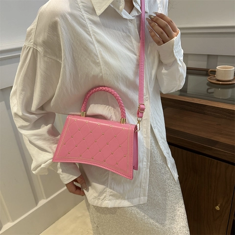 Sac À Bandoulière Pour Femme En Cuir PU Matelassé Avec Poignée Tressée Clous En Cœur Sac À Main Trapèze Messager