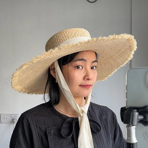 Raffia Straw Boater Hat Wide Brim Frayed Edge Flat Top With Ribbon Strap For Summer Beach Vacation Sun Protection Women