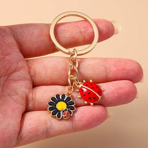 Portachiavi Con Coccinella E Margherita Lega Di Zinco Smalto Pendente Per Borsa Stile Pastorale Per Donne