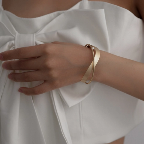 Bracciale Rigido Aperto a Croce Geometrica Minimalista per Donna Rame Opaco Galvanico Lusso Leggero Gioielli Quotidiani Regalo