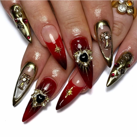 Press On Nägel Lang Stiletto Rot Verlauf Gold Metallic 3D Kreuz Herz Strass Gothic Punk Stil Für Frauen
