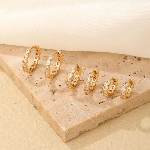 Vergoldete Kupfer Runde Huggie Creolen Ohrringe Mikro Pave Zirkonia Geometrischer Minimalistischer Schmuck Für Damen