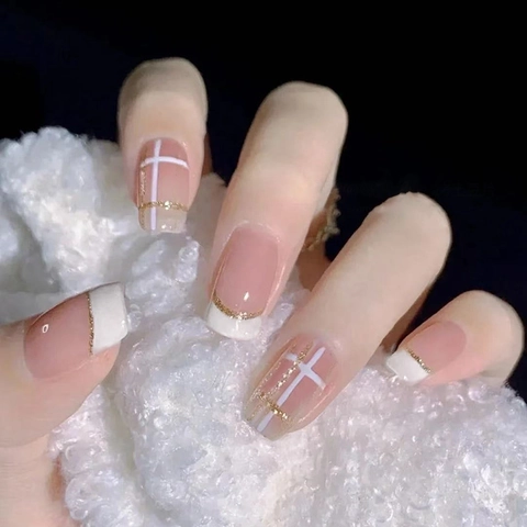 Französische Nude Pink Press On Nails Goldglitzer Weißes Karomuster Glänzend Elegant ABS Künstliche Fingernägel