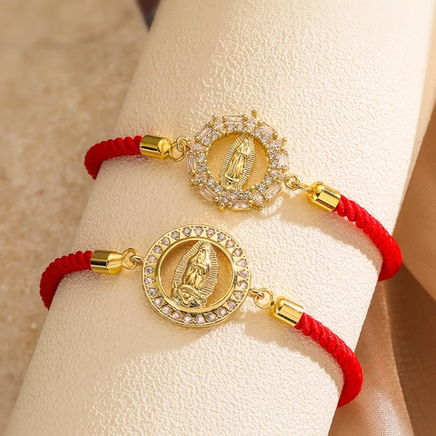 Bracciale Con Ciondolo Religioso Vergine Maria Rame Placcato Oro 18K Con Zircone Micro Pavè Corda Intrecciata Rossa Regolabile