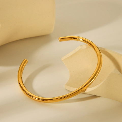 Bracciale Rigido Aperto Da Donna In Acciaio Inossidabile Placcato Oro 18K Stile Ins Versatile Gioielli Di Moda Lucidi