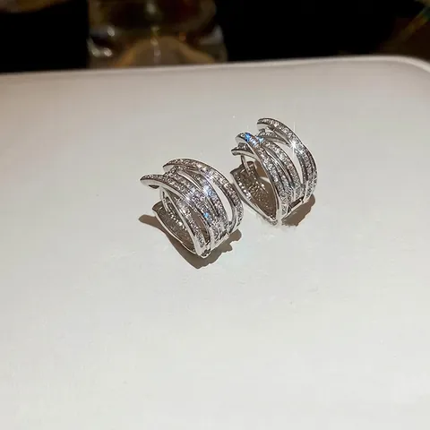 Multi Layer Cross Huggie Ohrringe Mit Zirkon Kupfer Glänzend Silber Ohrstecker Für Frauen Mode Elegant