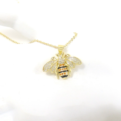 Collana con Pendente ad Ape in Rame Moda Zirconia Micro Intarsiata Forma di Animale Placcato Oro Gioielli per Donna Regalo
