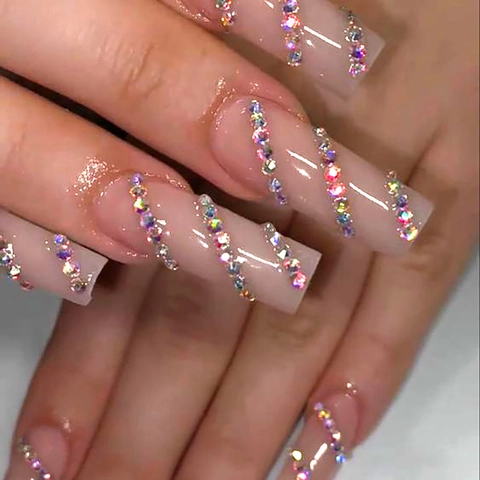 Unghie Finte Extra Lunghe Rosa Nudo Con Design A Spirale In Strass Colorati Manicure Di Moda Per Donne