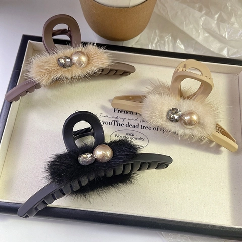 Plush Hair Claw Clip With Rhinestone And Faux Artificial Pearl Large Fuzzy Shark Clip For Women Autumn Winter Elegant Hair Accessory