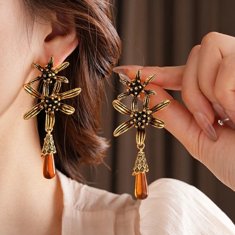 Vintage Flower Dangle Earrings Gold Alloy Resin Amber Water Drop Tassel Silver Earring Post Elegant Palace Women