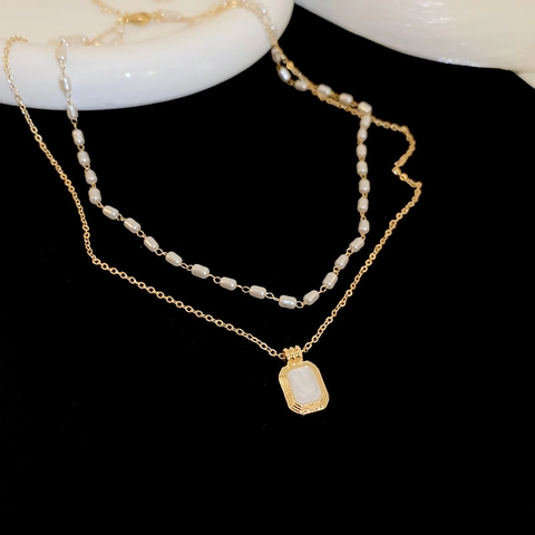 Dubbellaagse Ketting Met Imitatieparels En Rechthoekige Legering Hanger Franse Vintage Stijl Voor Dames