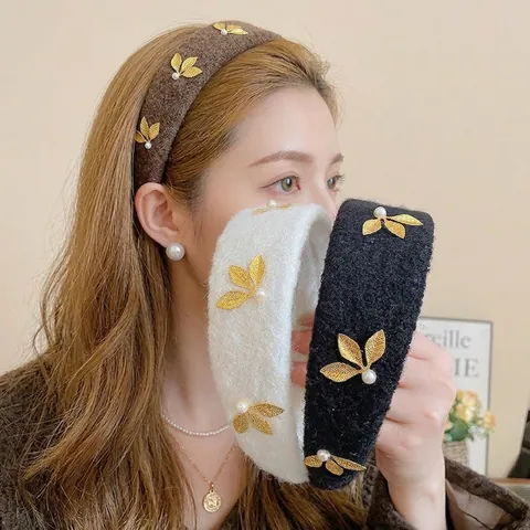 Cerchietto Vintage In Peluche Floccato Con Foglie In Lega Dorata E Künstliche Perle Artificiali Accessorio Retrò Per Capelli Donna