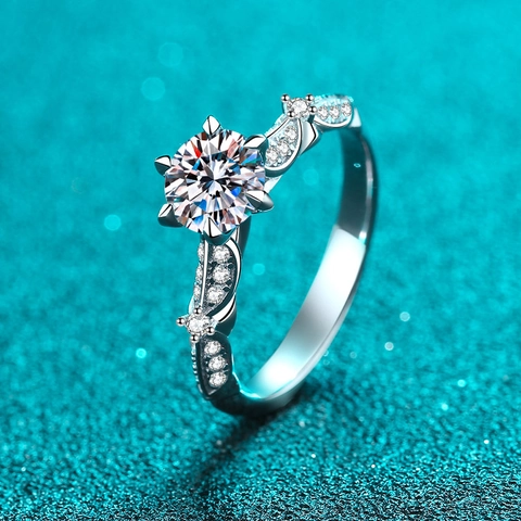 925 Sterling Silber Moissanit Ring Für Damen Rundschliff Sechs Krallen Gedrehter Schaft Elegantes Verlobungsgeschenk