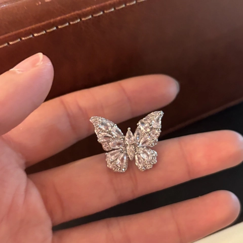 Elegante Vlinder Oorcuff Koper Ingelegd Met Zirkonia Glinsterende Geen Piercing Oorclip Sieraden Voor Dames