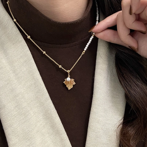 Collana Con Ciondolo Foglia Di Acero Placcata Oro 18K Rame Zircone Catena Di Künstliche Perle Asimmetrica
