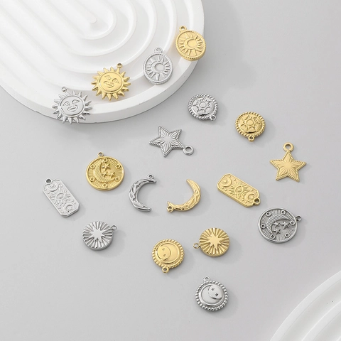Ciondoli Sole Luna Stella Acciaio Inossidabile DIY Creazione Gioielli Pendenti Celesti Stile Tarocchi Goffrati Per Collane Bracciali