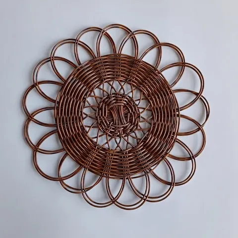 Decorazione Murale Rotonda Tessuta a Mano in Rattan Plastica Decorazione per la Casa Creativa Sospensione Murale Ornamento per Sfondo di Soggiorno