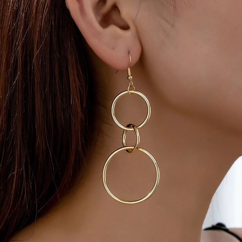 Europa Mode Gold Hohl Dreifach Verbundene Runde Ohrhänger Minimalistisch Geometrisch Übertrieben Eisenlegierung Schmuck Für Damen