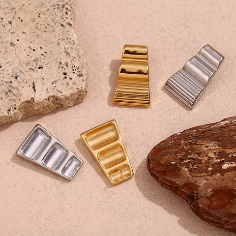 Orecchini a Bottone Geometrici in Acciaio Inossidabile Placcato Oro 18K Trapezio a Onde per Donna Gioielli di Moda