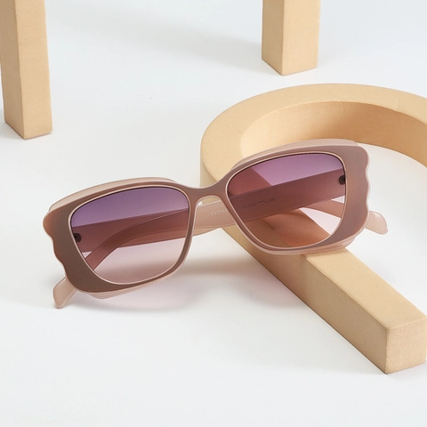 Butterfly Frame Oversized Sunglasses UV400 Protection PC Material Fashionable Eyewear For Outdoor Travel Women