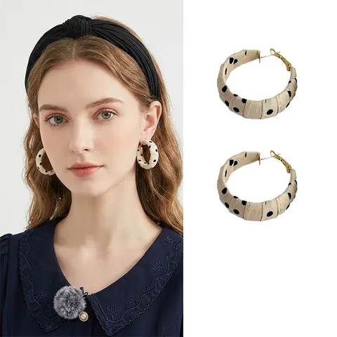 Vintage Polka Dot Fabric Wrapped Hoop Earrings Retro C-Shaped Alloy Jewelry With Silver Earring Post For Women