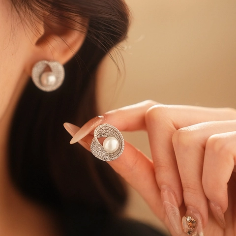 Elegant Spiral Artificial Pearl Stud Earrings With Zircon Inlay And Silver Earring Post For Women Minimalist Jewelry