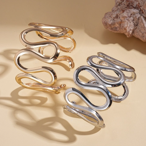 Wellenförmiger Geometrischer Offener Armreif Legierung Minimalistischer Ausgehöhlter Modeschmuck Für Damen