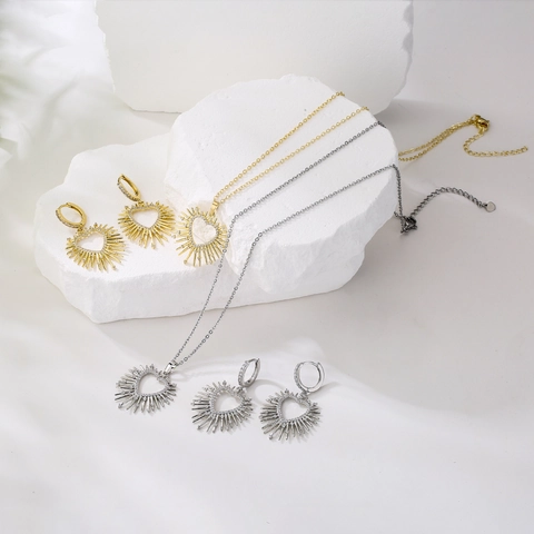 Set Di Gioielli Con Collana E Orecchini A Cuore Con Punte Rame Con Micro Pavé Zirconia Design A Raggiera Per Donne