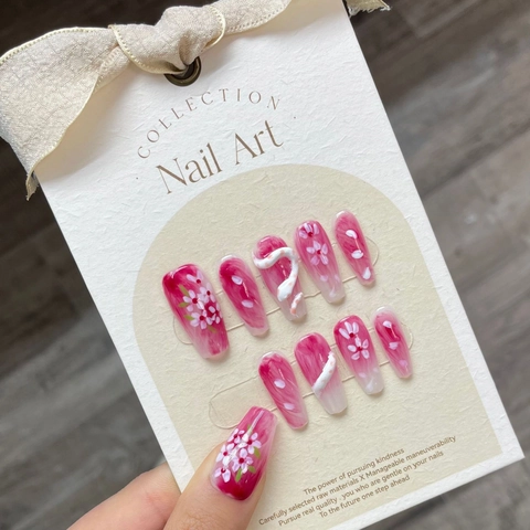 Uñas Postizas Hechas A Mano Degradado Rosa Relieve Floral Patrón Serpiente Ataúd Largo Uñas Artificiales Estilo Dulce Elegante