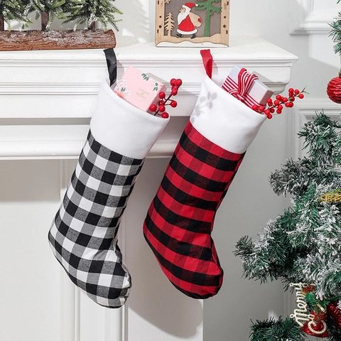 Calze Di Natale A Quadretti Da Appendere Con Polsino In Peluche Per Camino Decorazione Festiva Casa Classica