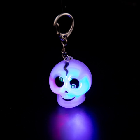 Leuchtender Halloween Schlüsselanhänger Totenkopf Kürbis Schwarze Katze Glow In The Dark Tasche Anhänger Metall Kunststoff Geschenk