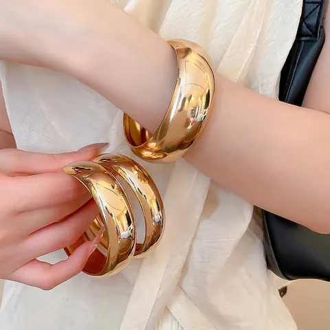 Minimalistischer Breiter Armreif Poliertes Metall Geometrisch Rund Dickes Statement Schmuck Für Damen
