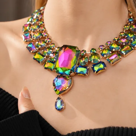 Luxury Copper Statement Necklace Iridescent Heart Waterdrop Rectangle Rhinestone Inlaid Clavicle Chain Party Jewelry For Women
