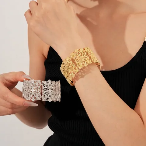 Breiter Armreif Legierung Durchbrochen Filigran Vintage Retro Armband Bohemian Barock Stil Für Frauen Schmuck