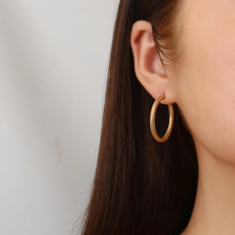Pendientes De Aro De Acero Inoxidable Bañado En Oro De 18K Redondos Con Textura Joyería De Moda Para Mujer